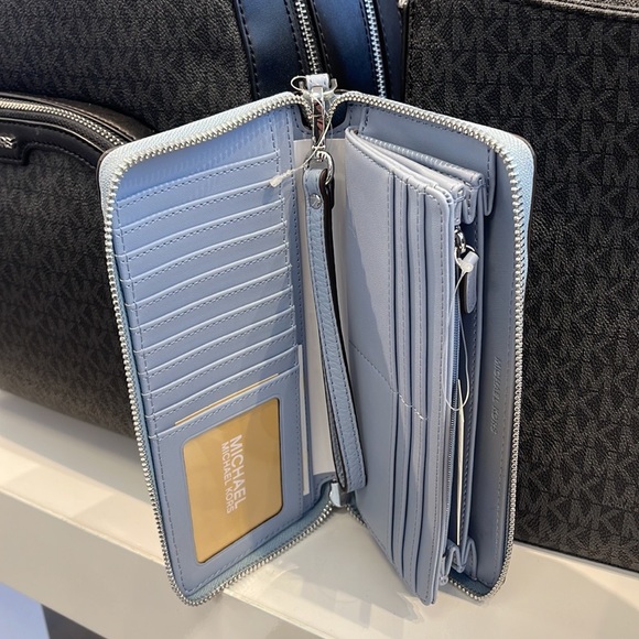 MICHAEL KORS
Leather Continental Wristlet Phone Case Wallet
Pale Blue
… - Picture 15 of 16